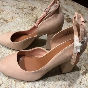 ASOS Priority - size 9- high heel shoes in light pink. Pin buckle ankle strap